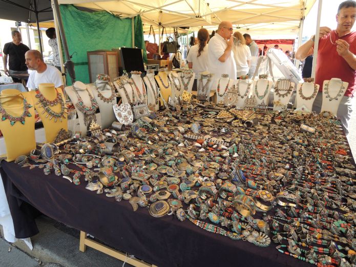 Flohmarkt Naschmarkt Vídeň