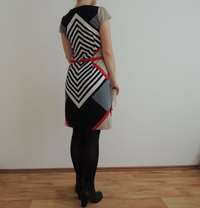 Symetrické šaty